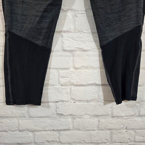 M C9 by Champion Women Capris Black Grey Leggings Zip Pocket Stretch Size S Yoga - Picture 6 of 8